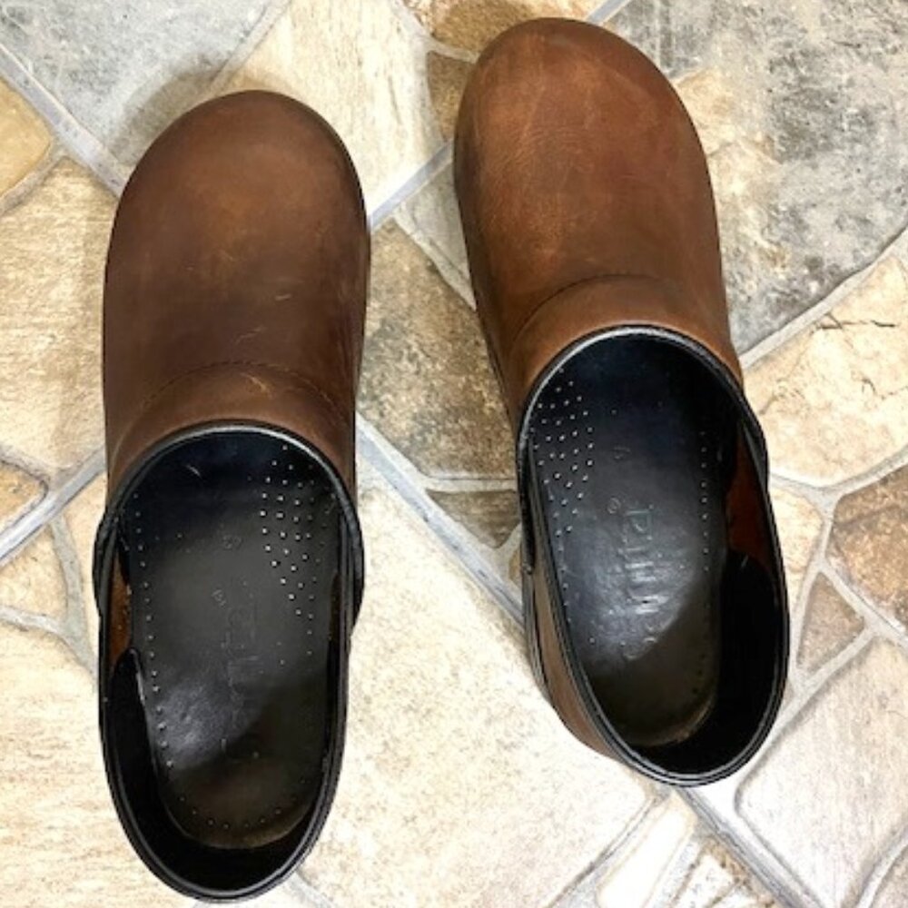 Sanita clogs, size 11